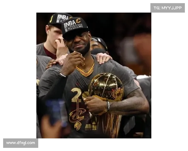 威尔逊致敬詹姆斯经典时刻 强调三冠荣耀再创新高